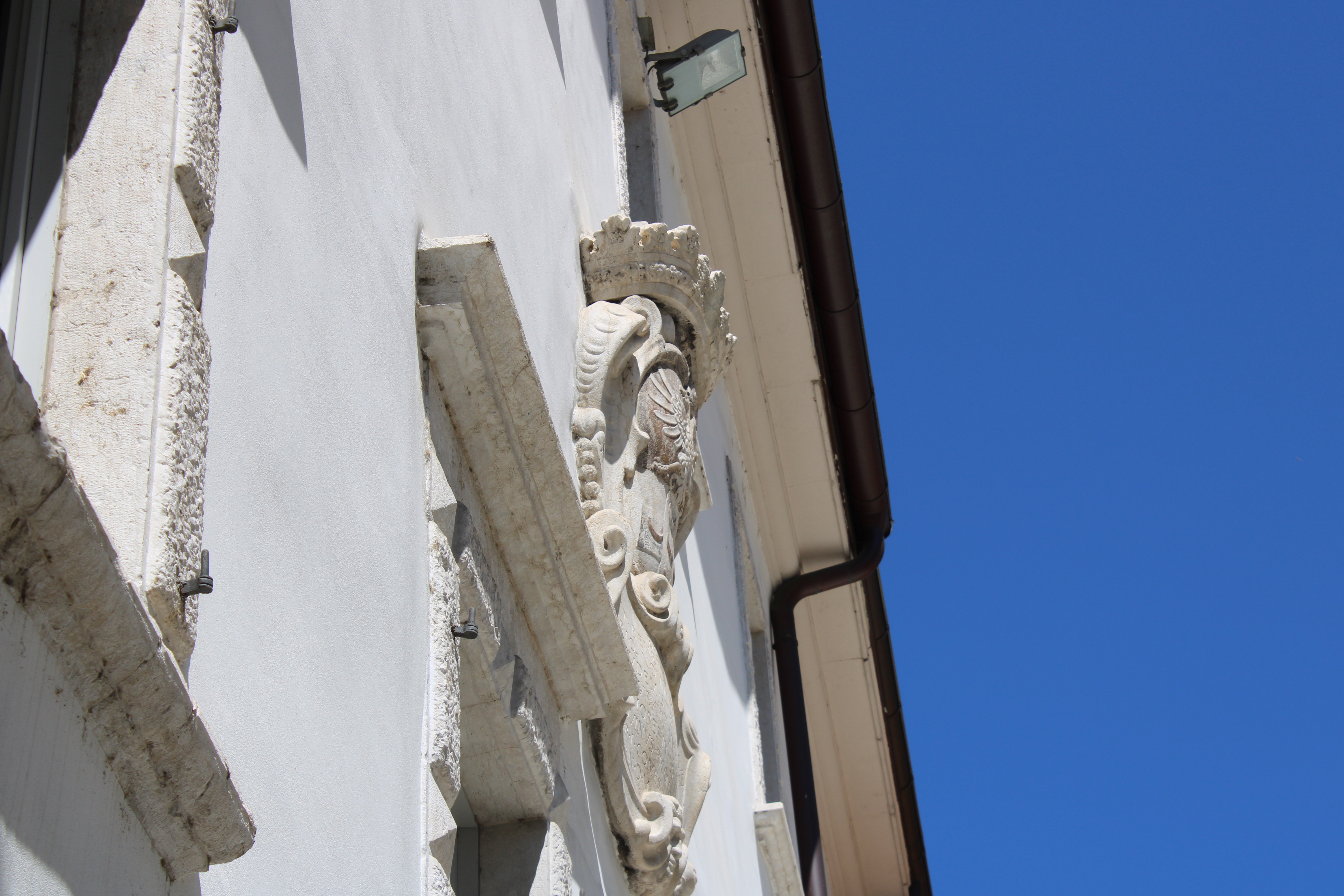 Particolare architettonico dell'edificio del Collegio Clesio
