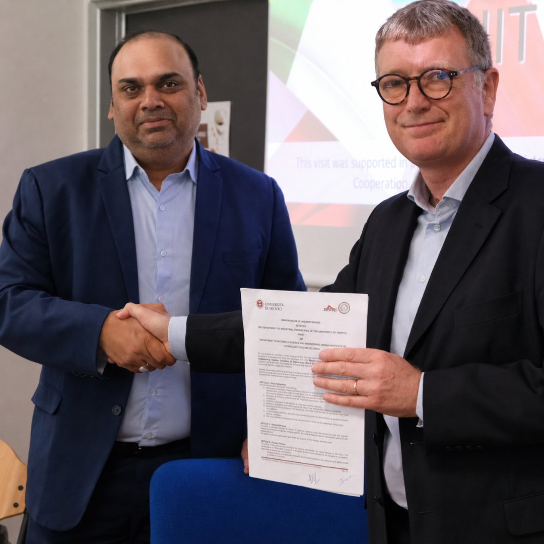 Il Direttore del DII firma l'accordo con il Direttore del DMSE - IIT Delhi